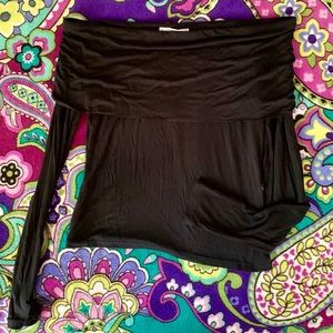 Off the shoulder black top ✨